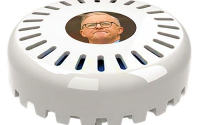 🪰 Fly Target Waterless Urinals That Cut Splash in Public Toilets